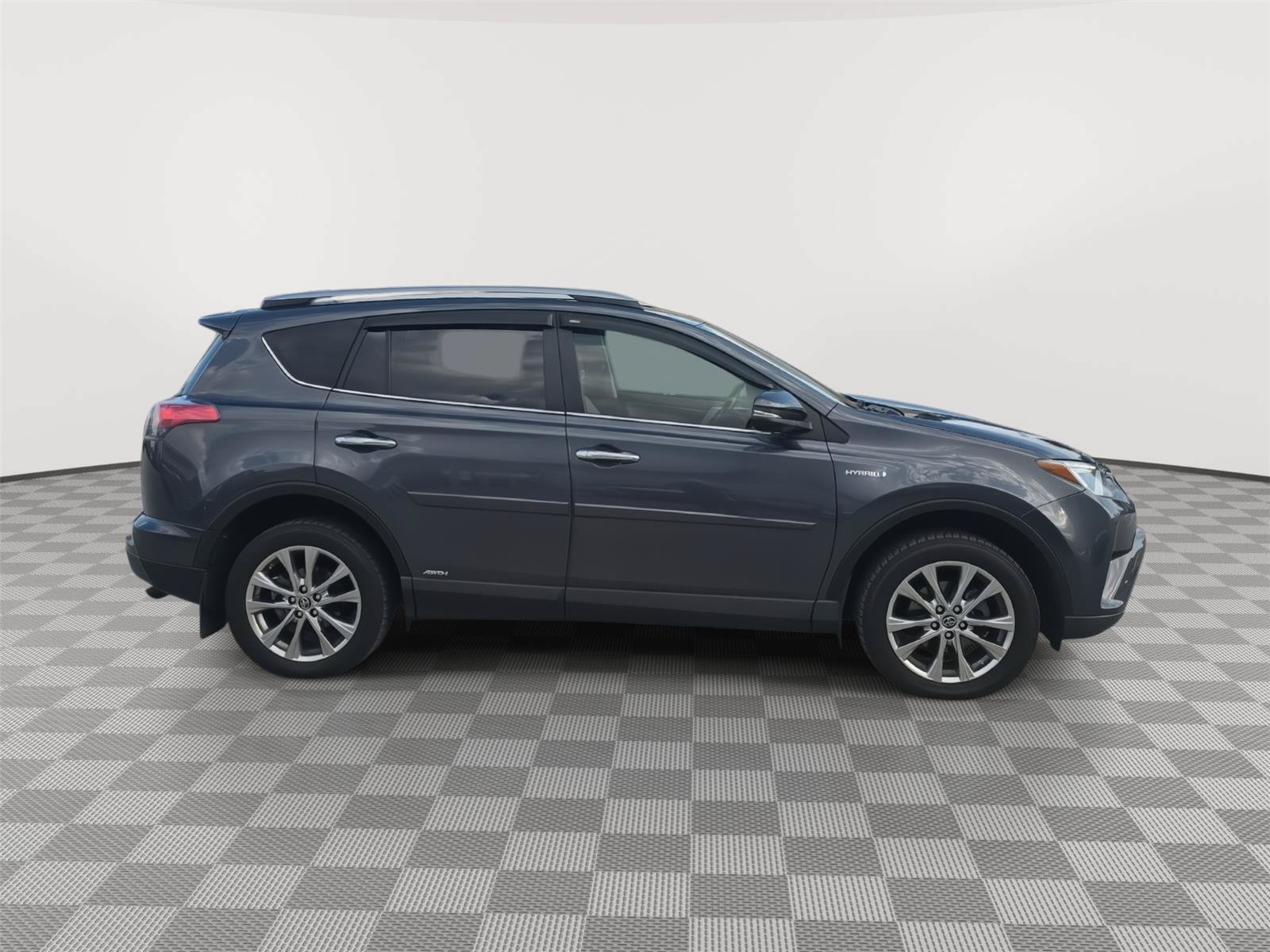 Used 2018 Toyota RAV4 Limited AWD/4WD image 4