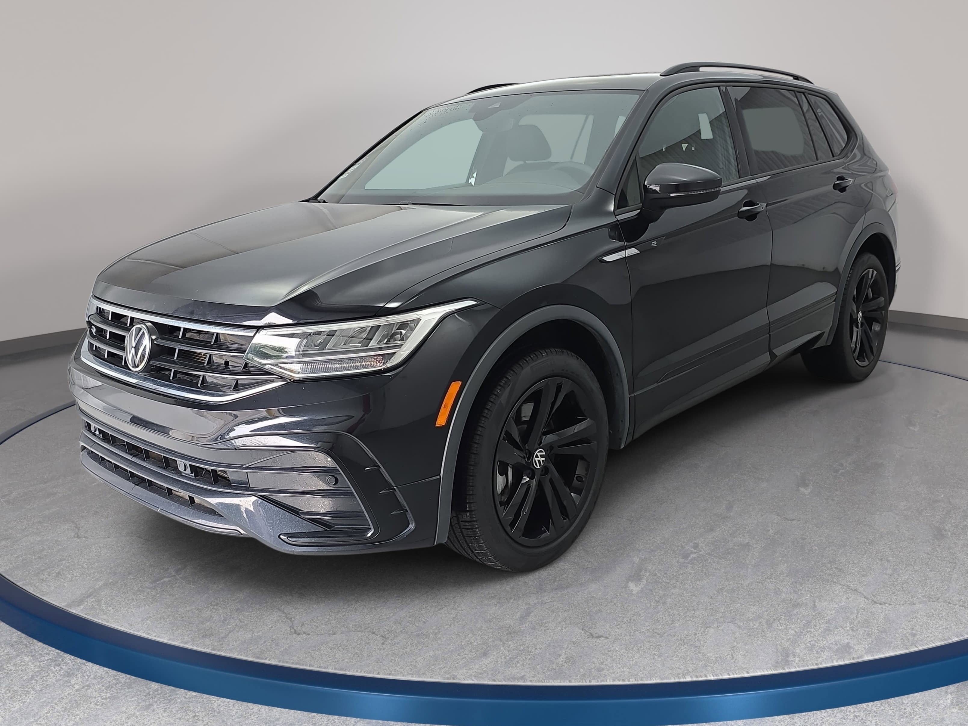 Used 2023 Volkswagen Tiguan SE R-Line FWD image 1
