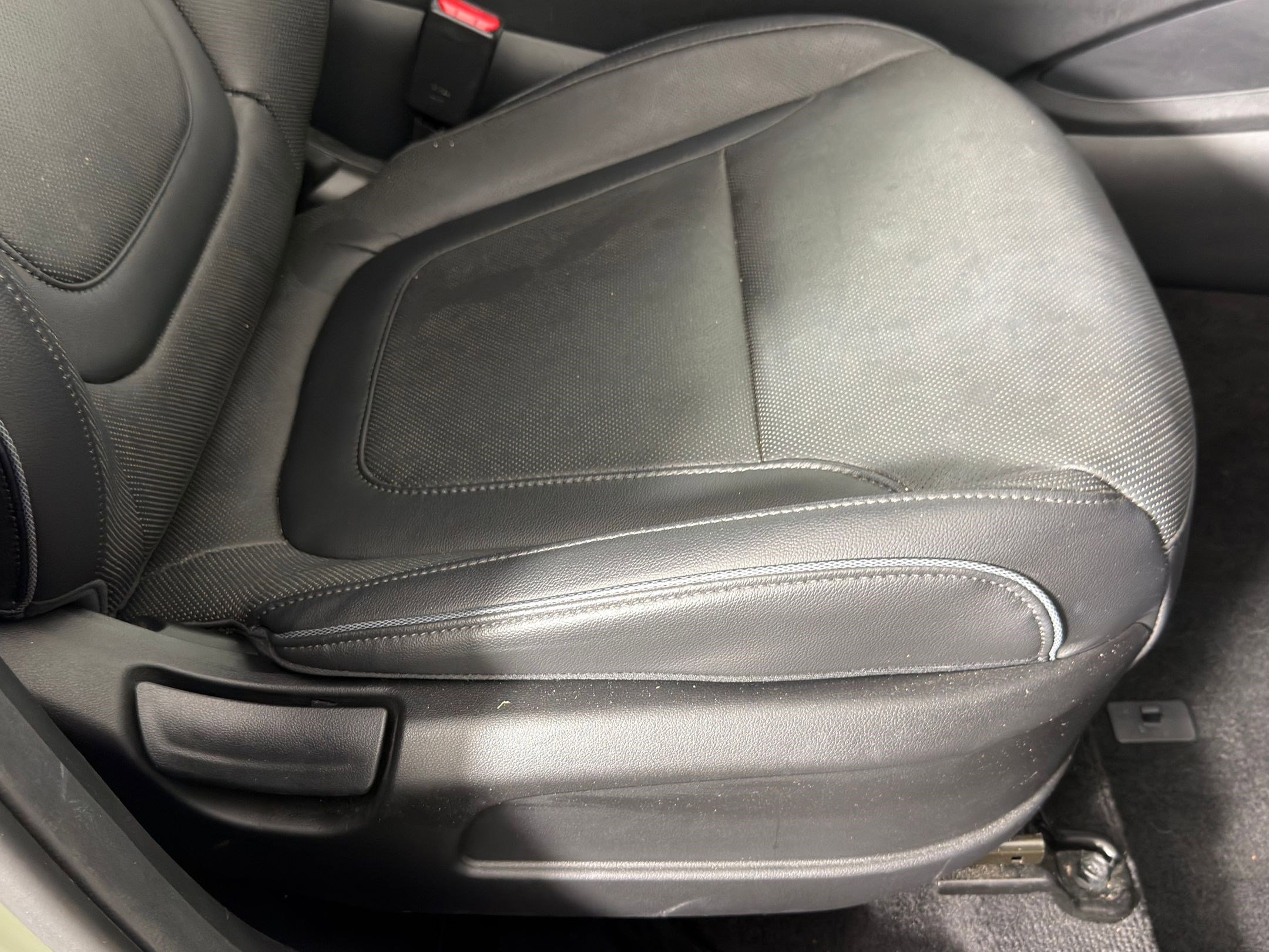 Used 2023 Hyundai Santa Cruz Limited image 32