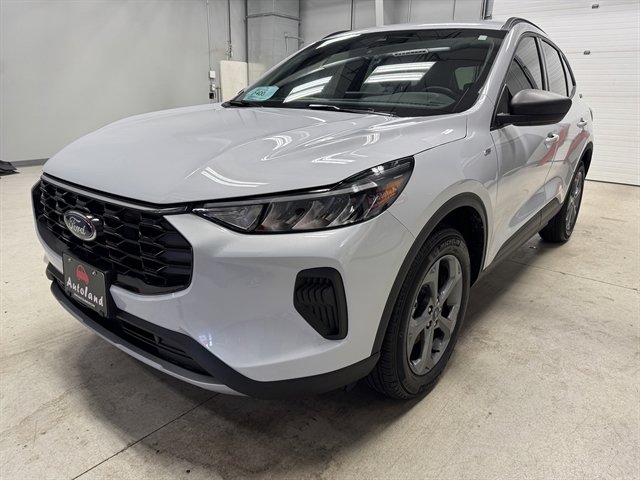Used 2025 Ford Escape ST-Line w/ Tech Pack #1 AWD/4WD image 3