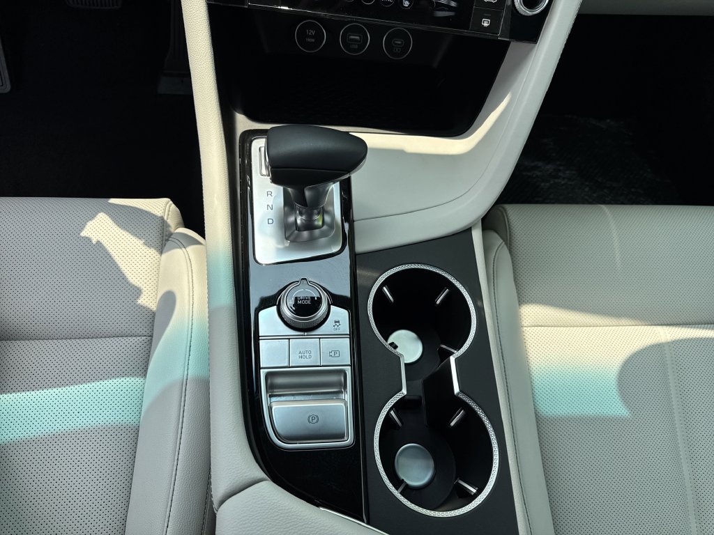 Used 2025 Genesis G70 2.5T RWD image 30