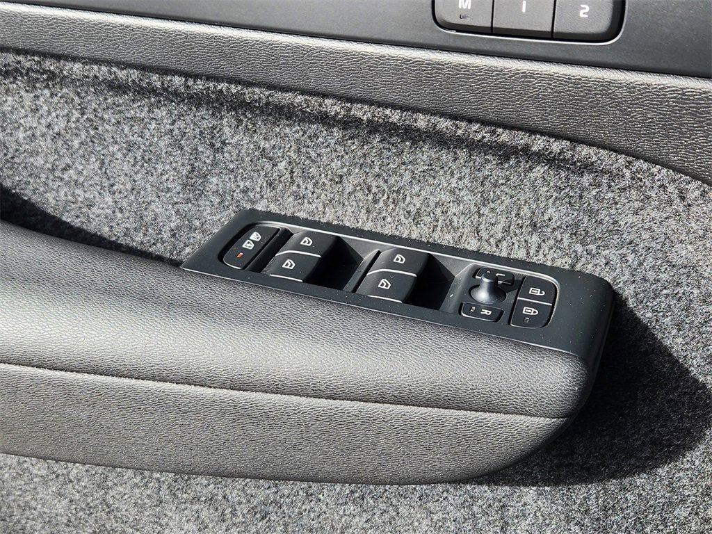 Used 2023 Volvo C40 P8 Recharge Ultimate w/ Protection Package Premier image 4