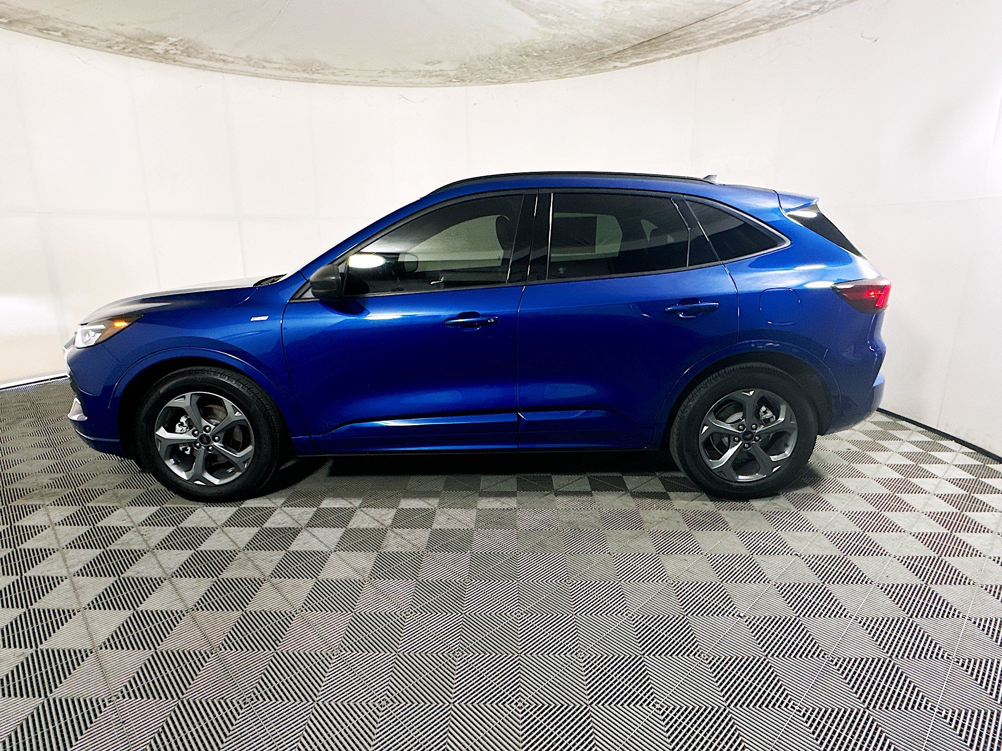 Used 2023 Ford Escape ST-Line w/ Tech Pack #1 FWD image 6