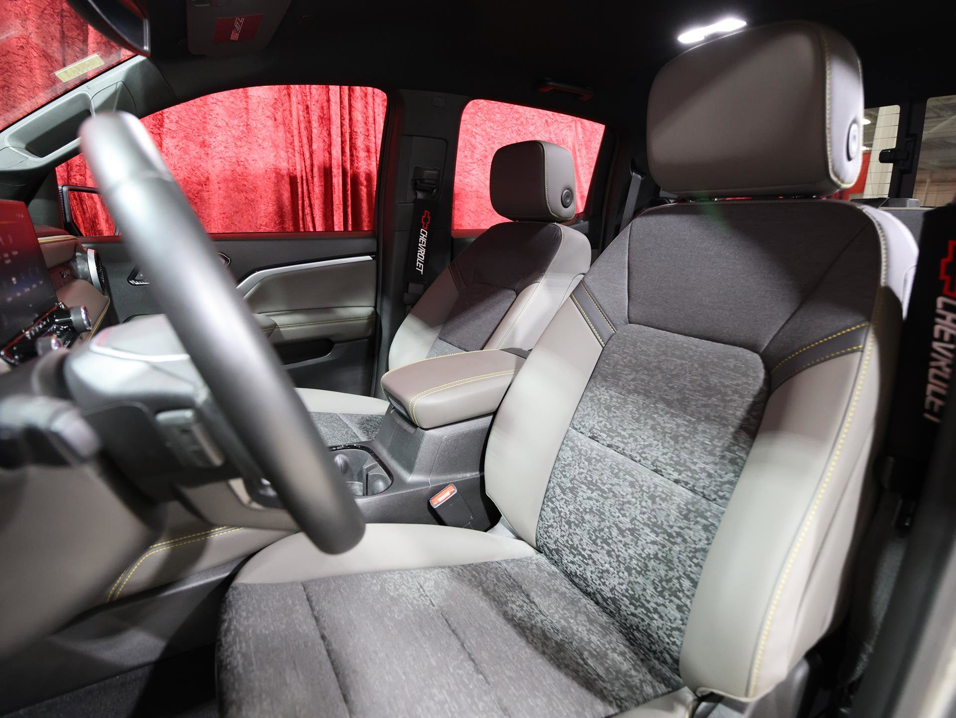 Used 2024 Chevrolet Colorado ZR2 w/ Technology Package image 13