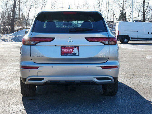 Used 2025 Mitsubishi Outlander SE image 6