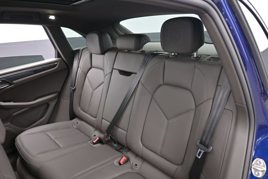 Certified 2026 Porsche Macan AWD/4WD image 23