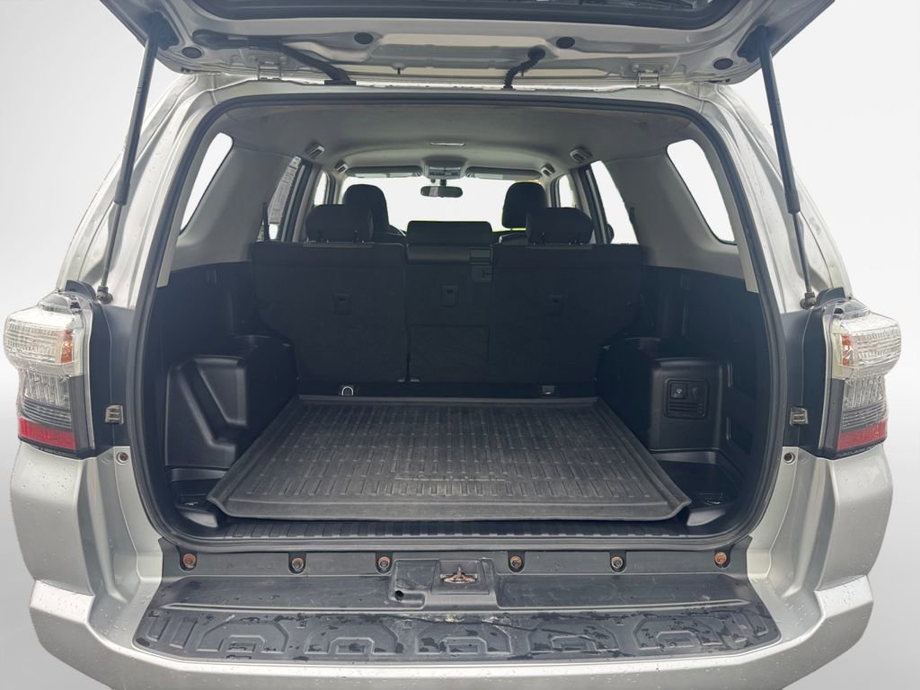 Used 2018 Toyota 4Runner SR5 AWD/4WD image 25