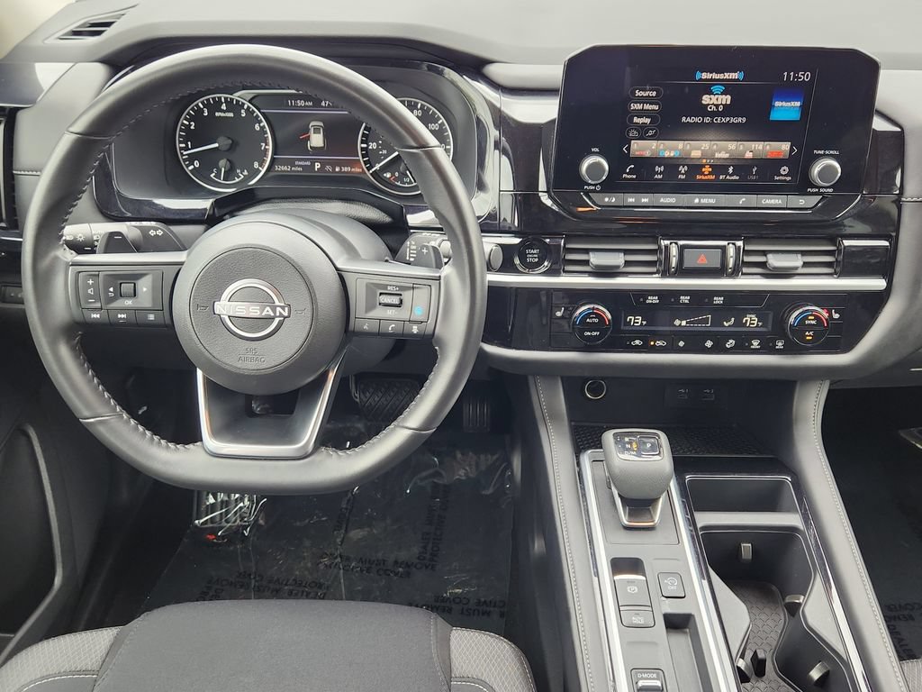 Used 2025 Nissan Pathfinder SV FWD image 3