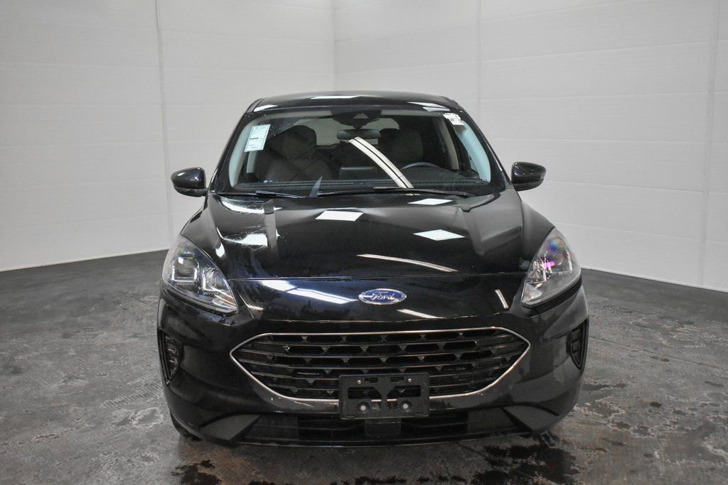 Used 2022 Ford Escape SE w/ SE Sport Appearance Package image 2