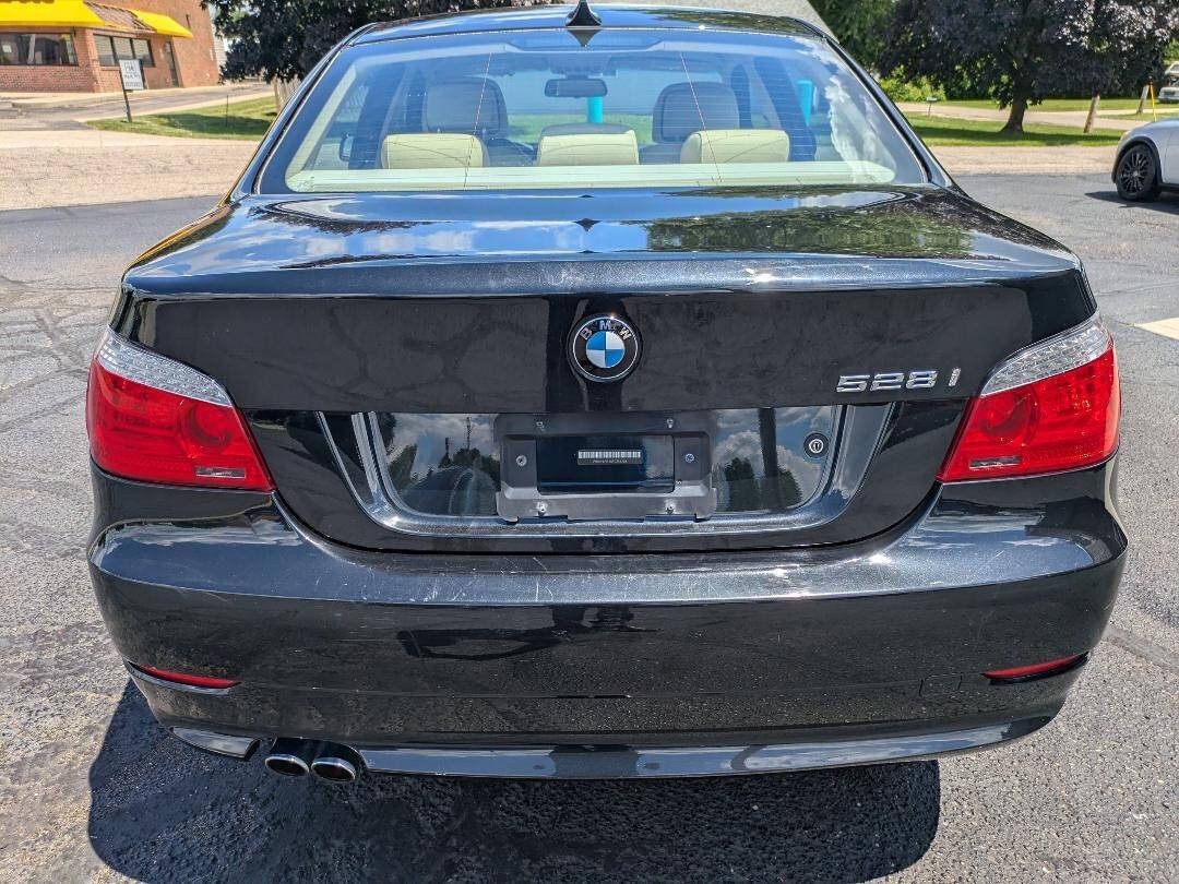 Used 2009 BMW 528i xDrive Sedan AWD/4WD image 9