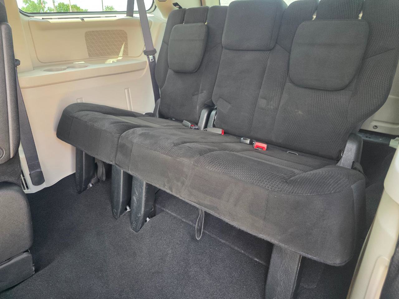 Used 2015 Chrysler Town & Country Touring w/ Driver Convenience Group FWD image 15