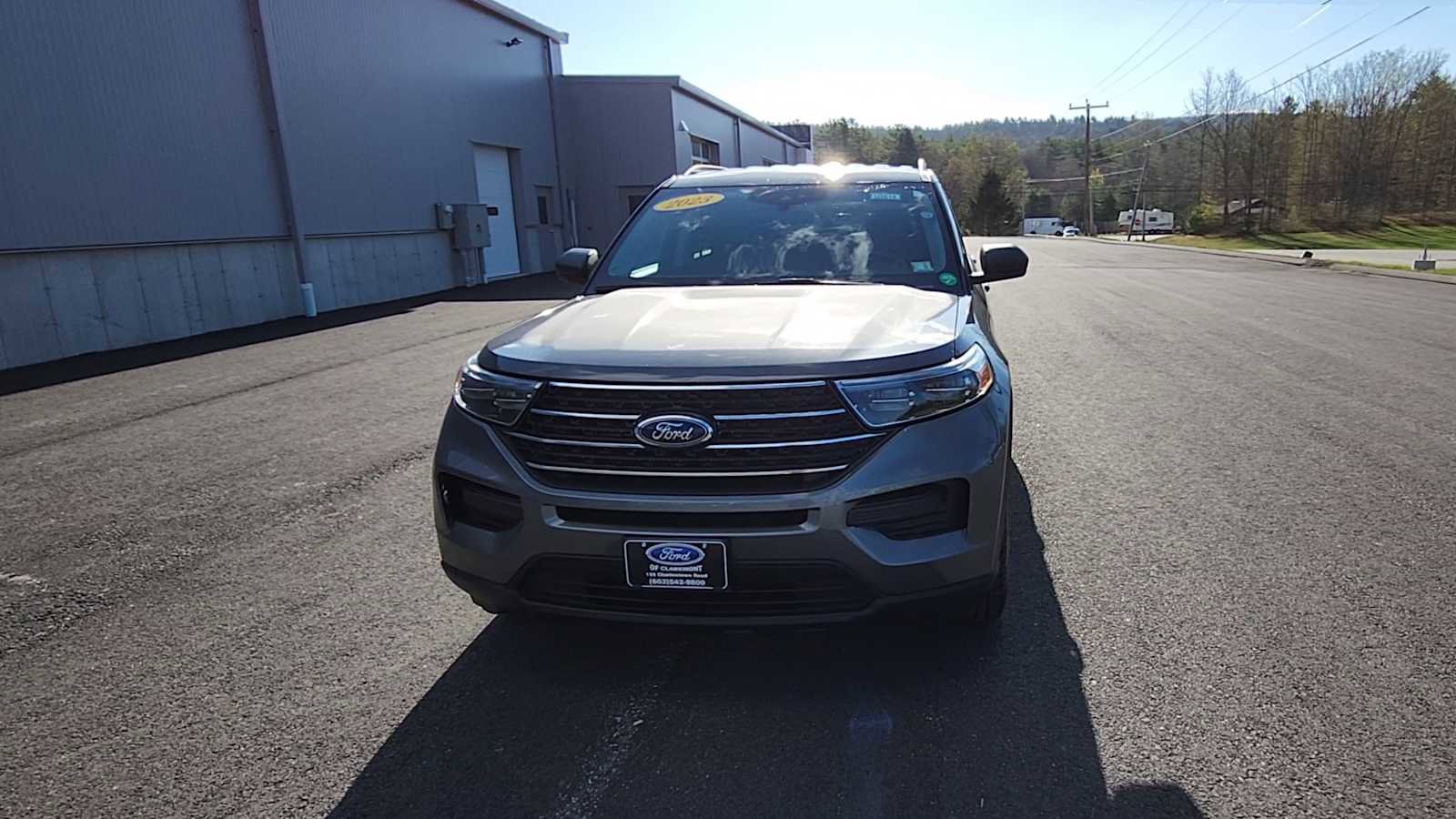 Used 2023 Ford Explorer XLT AWD/4WD image 3