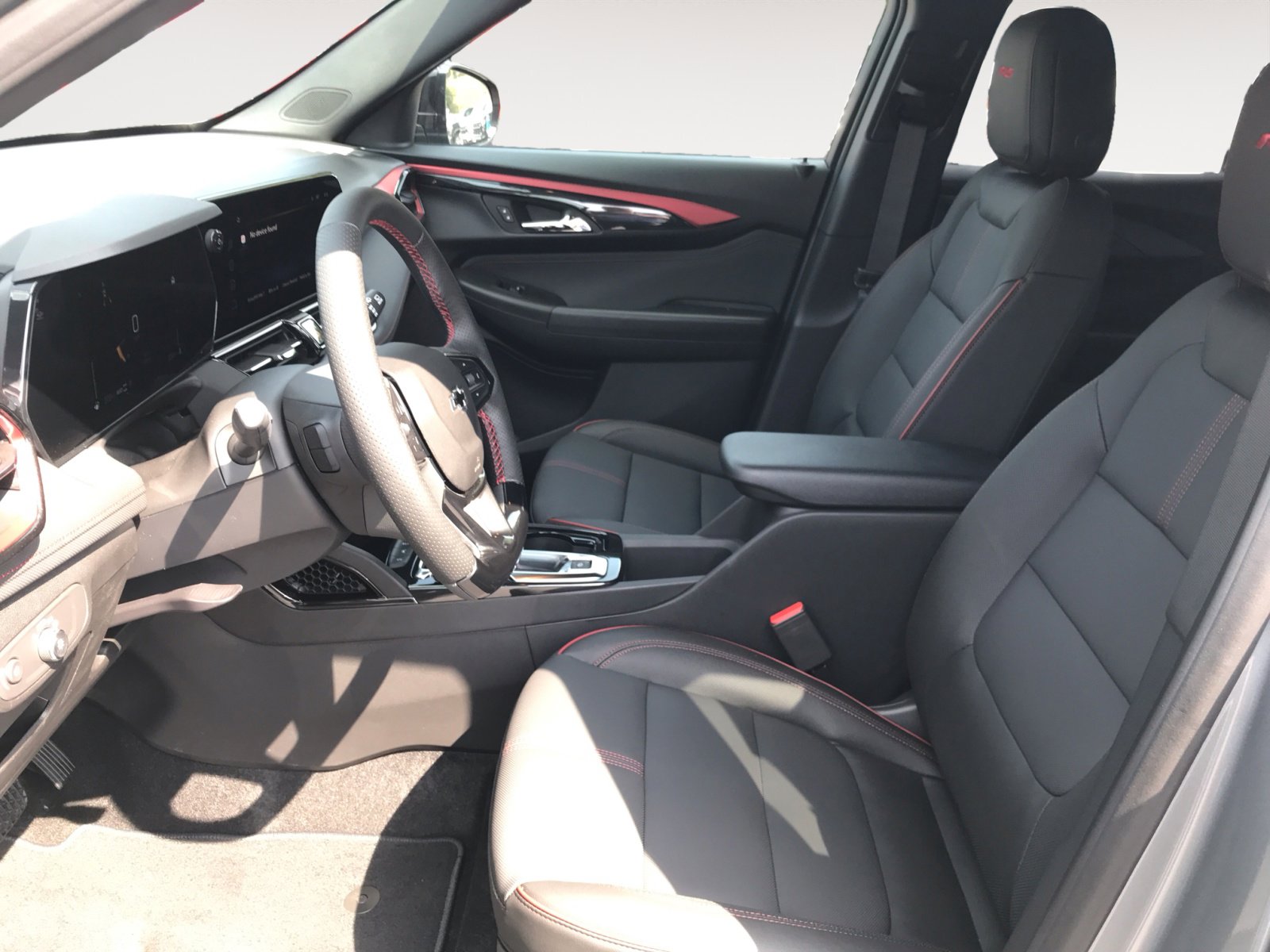 New 2025 Chevrolet TrailBlazer RS w/ Convenience Package image 9