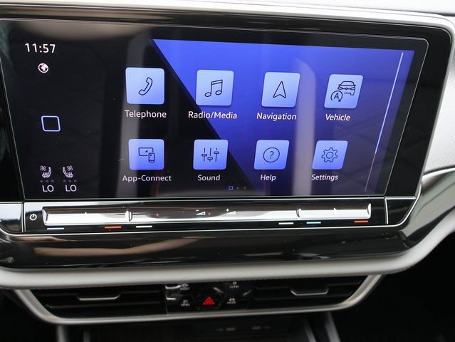 Used 2025 Volkswagen Atlas Peak Edition SE AWD/4WD image 26