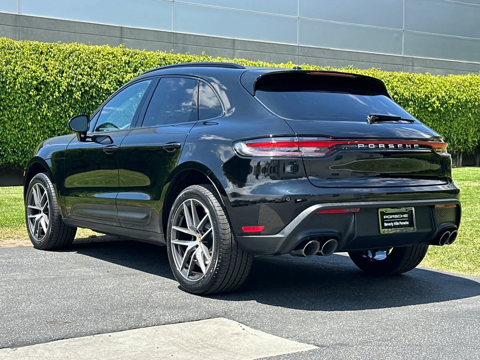 Certified 2026 Porsche Macan AWD/4WD image 3