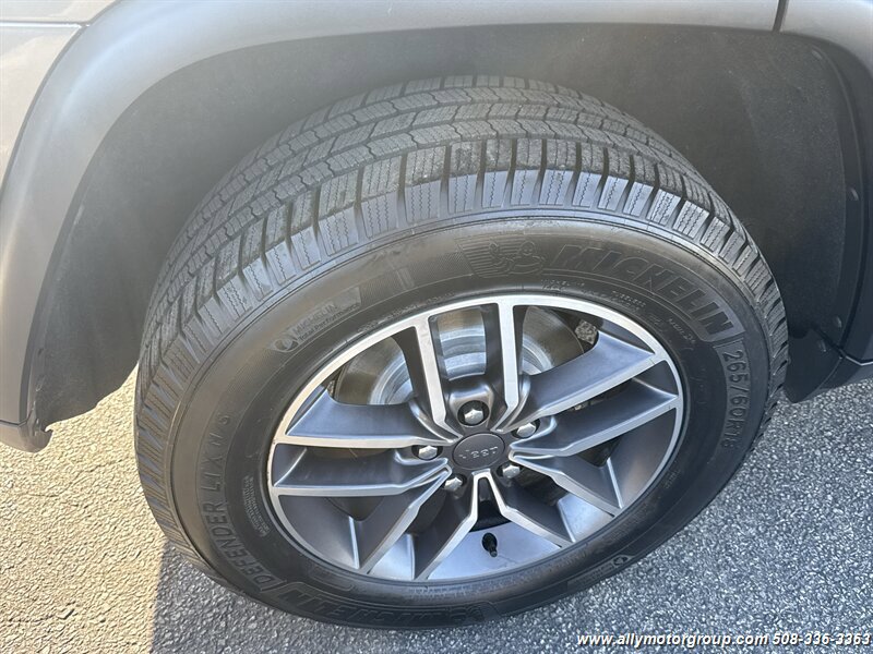 Used 2020 Jeep Grand Cherokee Limited AWD/4WD image 13