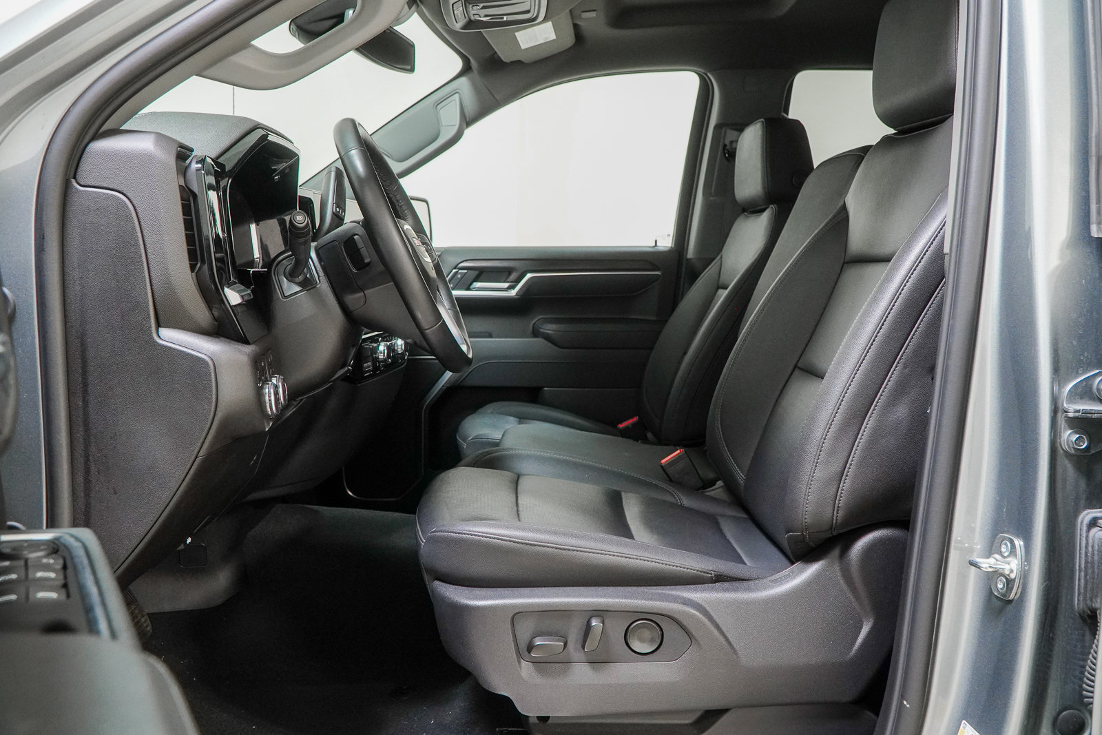 Used 2026 GMC Sierra 1500 SLT AWD/4WD image 19
