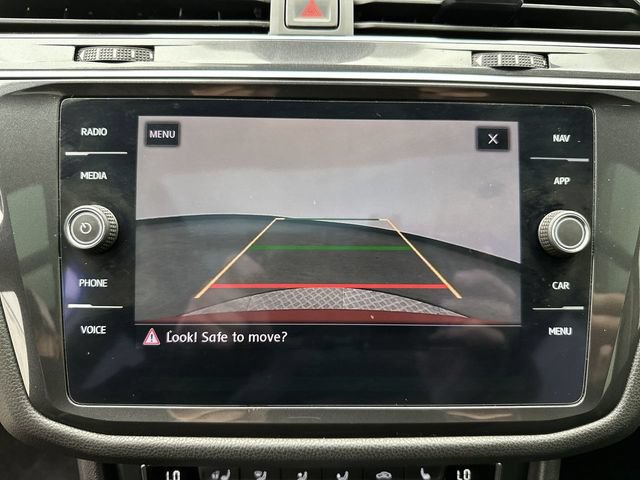 Used 2018 Volkswagen Tiguan SEL Premium w/ 3rd Row Seat Package AWD/4WD image 17