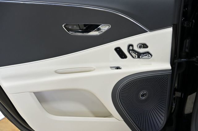 Used 2024 Bentley Flying Spur V8 image 32