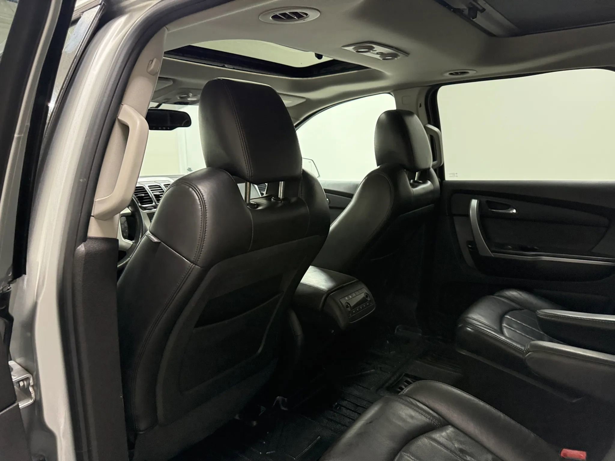 Used 2010 GMC Acadia SLT w/ Technology Package image 9