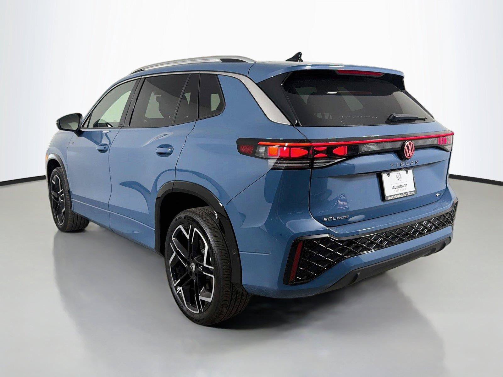 New 2026 Volkswagen Tiguan SEL R-Line AWD/4WD image 7
