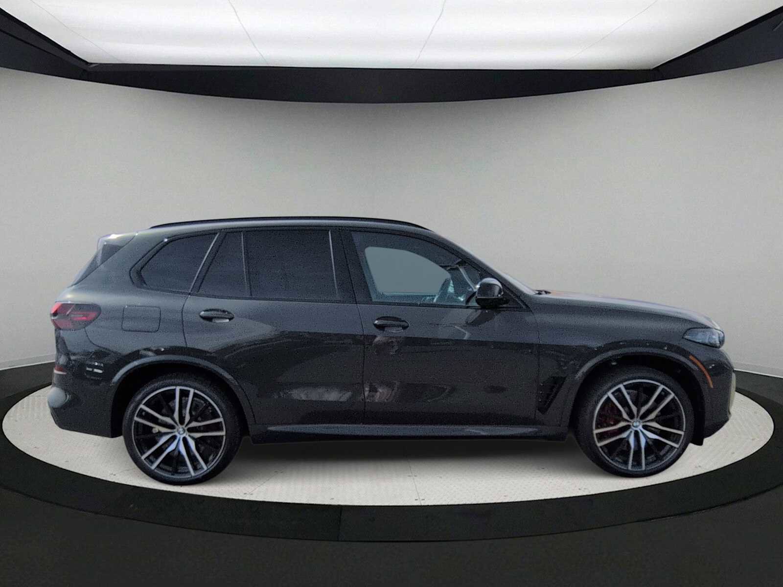 New 2026 BMW X5 M60i image 8