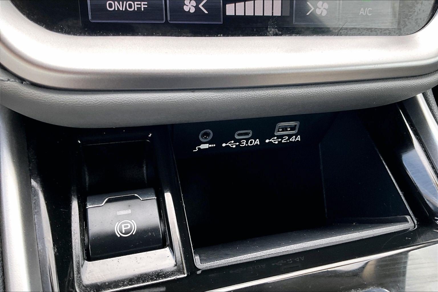 Used 2024 Subaru Outback Premium AWD/4WD image 29