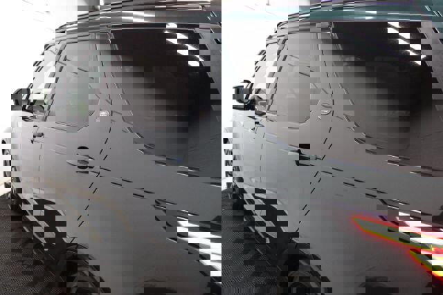 Used 2017 Land Rover Discovery HSE image 10