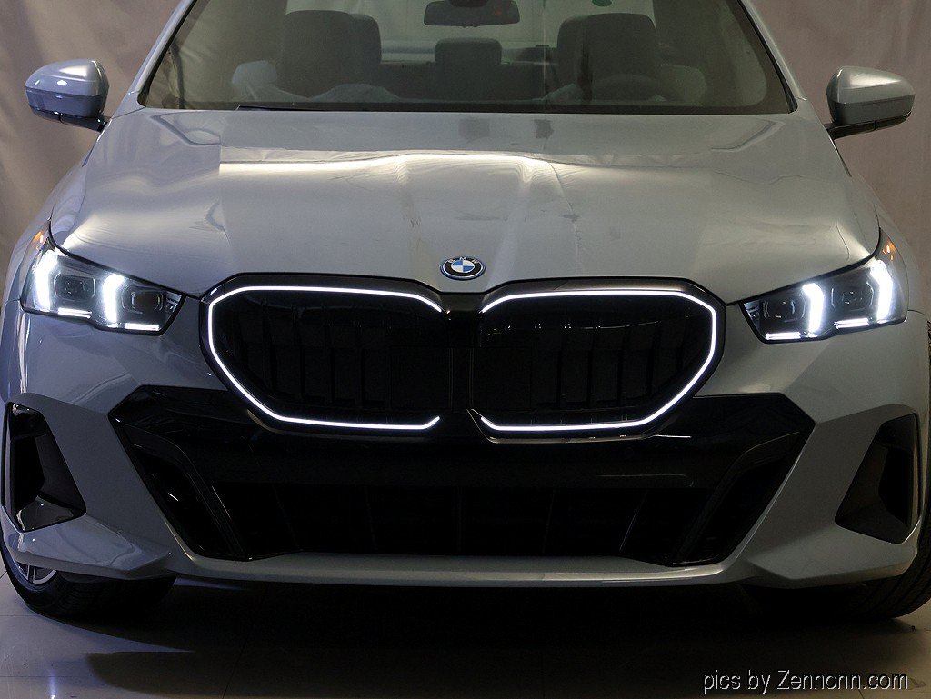 Used 2027 BMW 550e xDrive w/ Executive Package AWD/4WD image 6