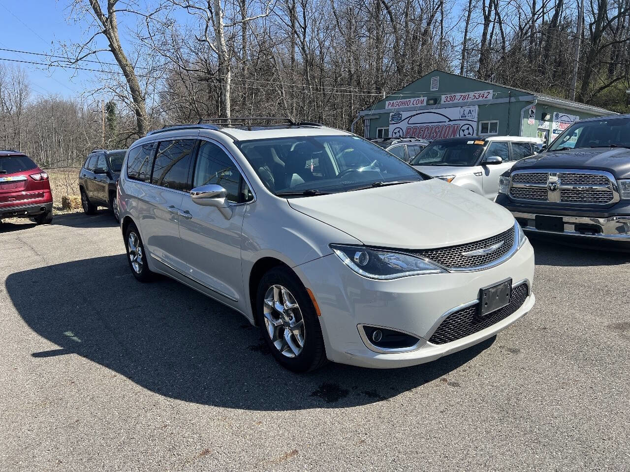 Used 2020 Chrysler Pacifica Limited FWD image 2