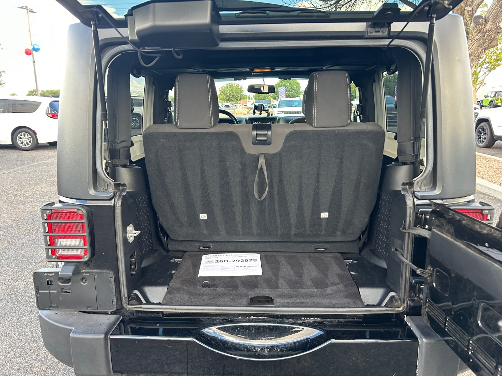 Used 2016 Jeep Wrangler Sahara w/ Connectivity Group AWD/4WD image 31