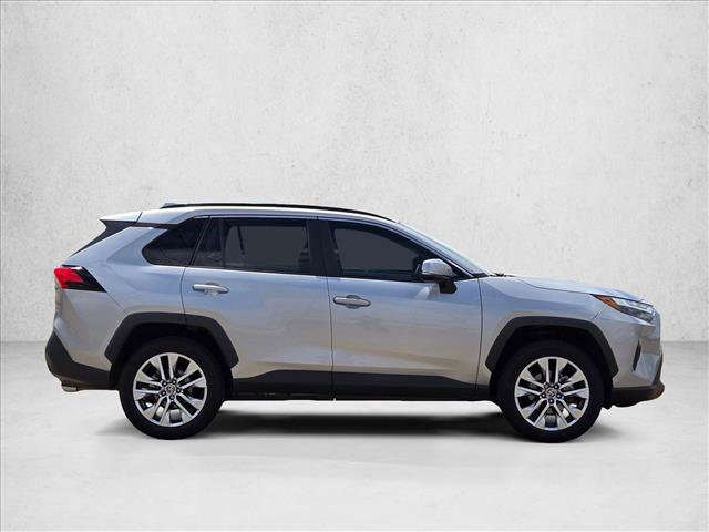 Used 2022 Toyota RAV4 XLE Premium FWD image 4