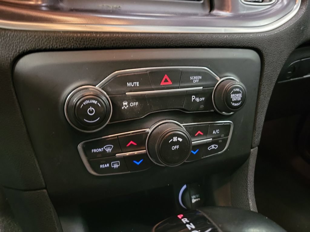 Used 2019 Dodge Charger SXT RWD image 21