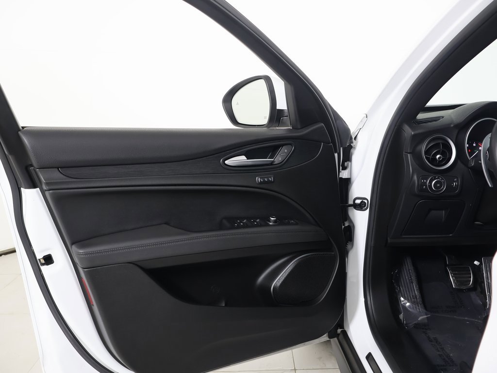 Used 2022 Alfa Romeo Stelvio Sprint image 20
