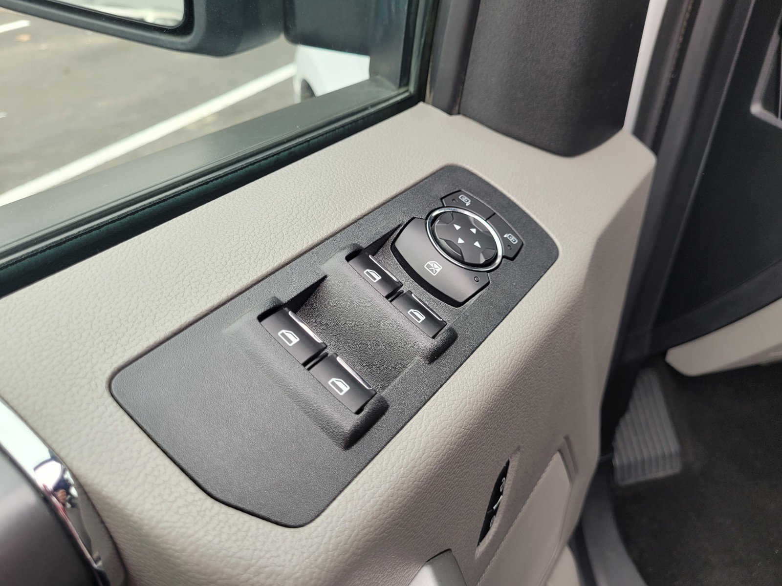 Used 2018 Ford F150 XLT w/ Equipment Group 302A Luxury image 26