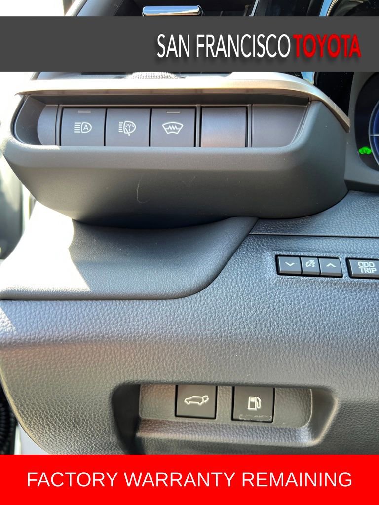 Certified 2025 Toyota Crown Signia image 37