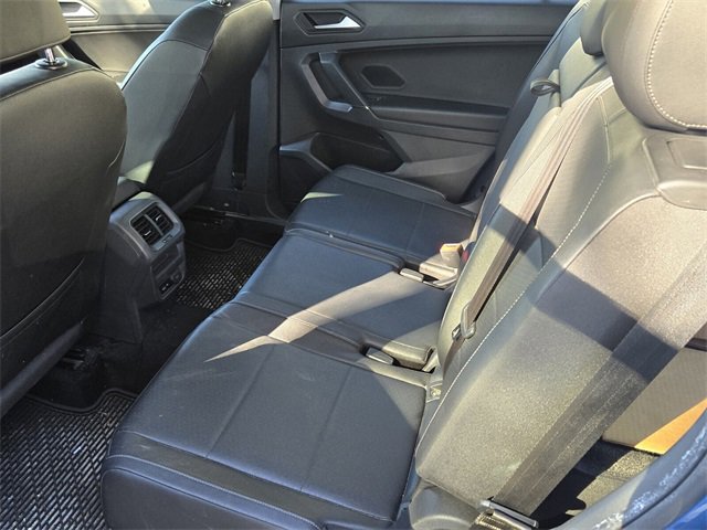 Used 2020 Volkswagen Tiguan SE w/ Panoramic Sunroof Package image 10