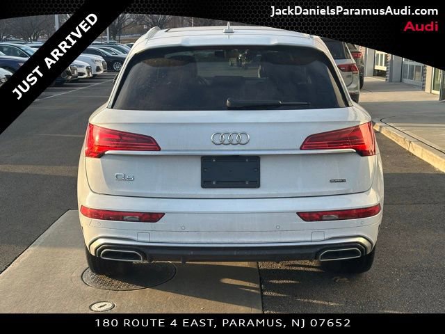 Used 2023 Audi Q5 2.0T Premium w/ Convenience Package image 3