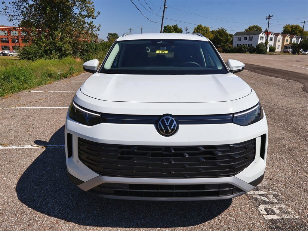 New 2025 Volkswagen Tiguan SE image 8