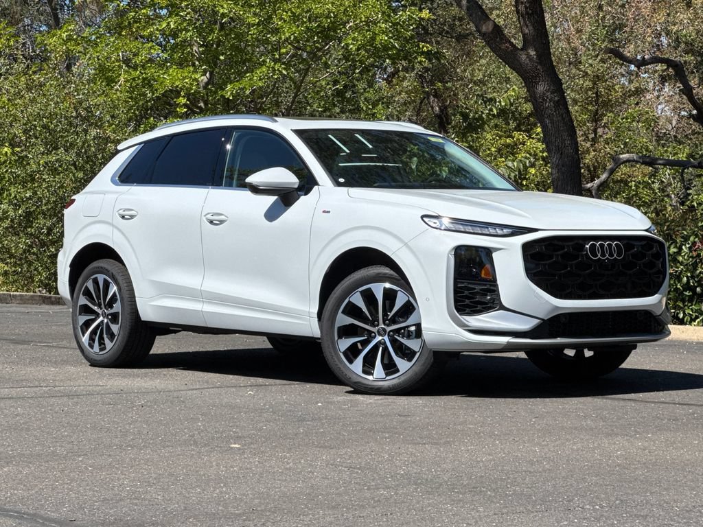 New 2026 Audi Q3 quattro 2.0T AWD/4WD image 2