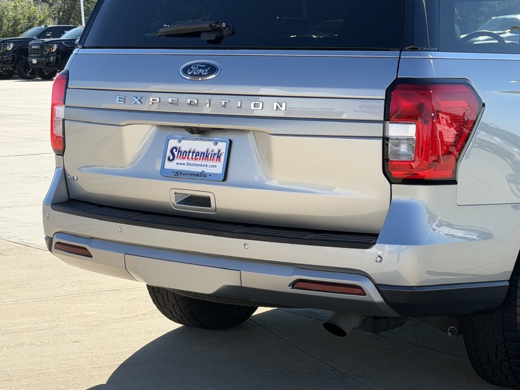 Used 2024 Ford Expedition XLT RWD image 6