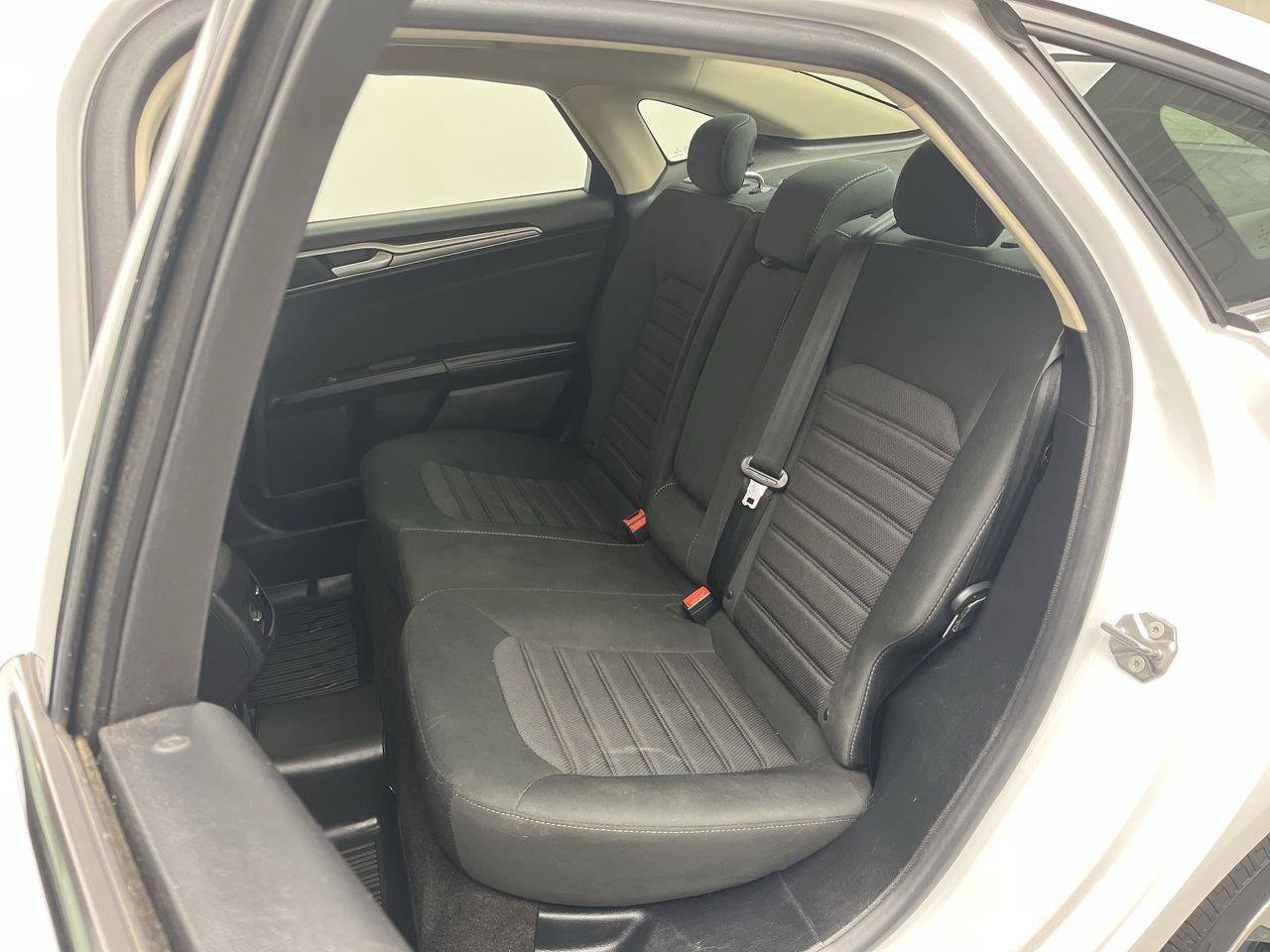 Used 2020 Ford Fusion SE AWD/4WD image 12