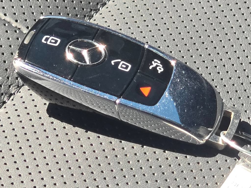 Used 2023 Mercedes-Benz Maybach GLS 600 4MATIC image 38