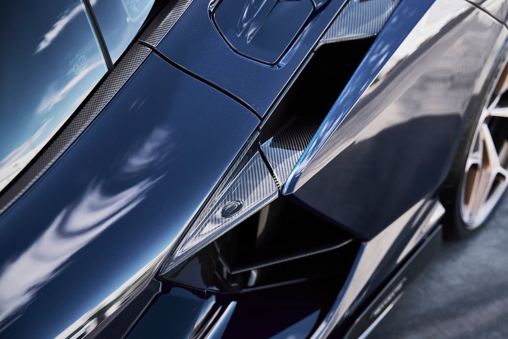 Used 2025 Lamborghini Revuelto AWD/4WD image 14