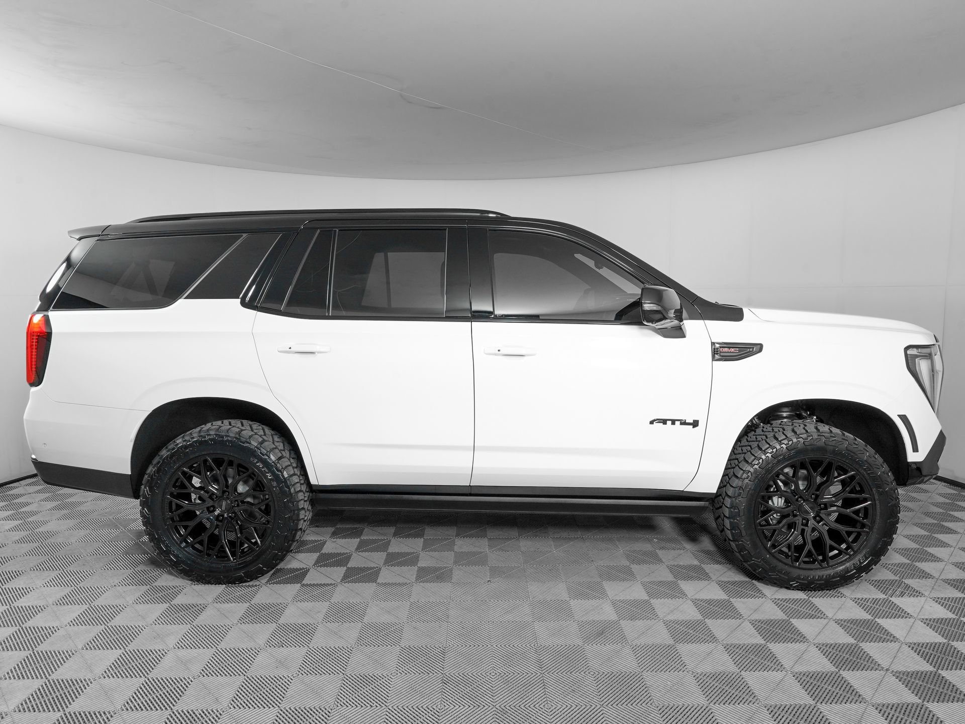 Used 2026 GMC Yukon AT4 Ultimate AWD/4WD image 3