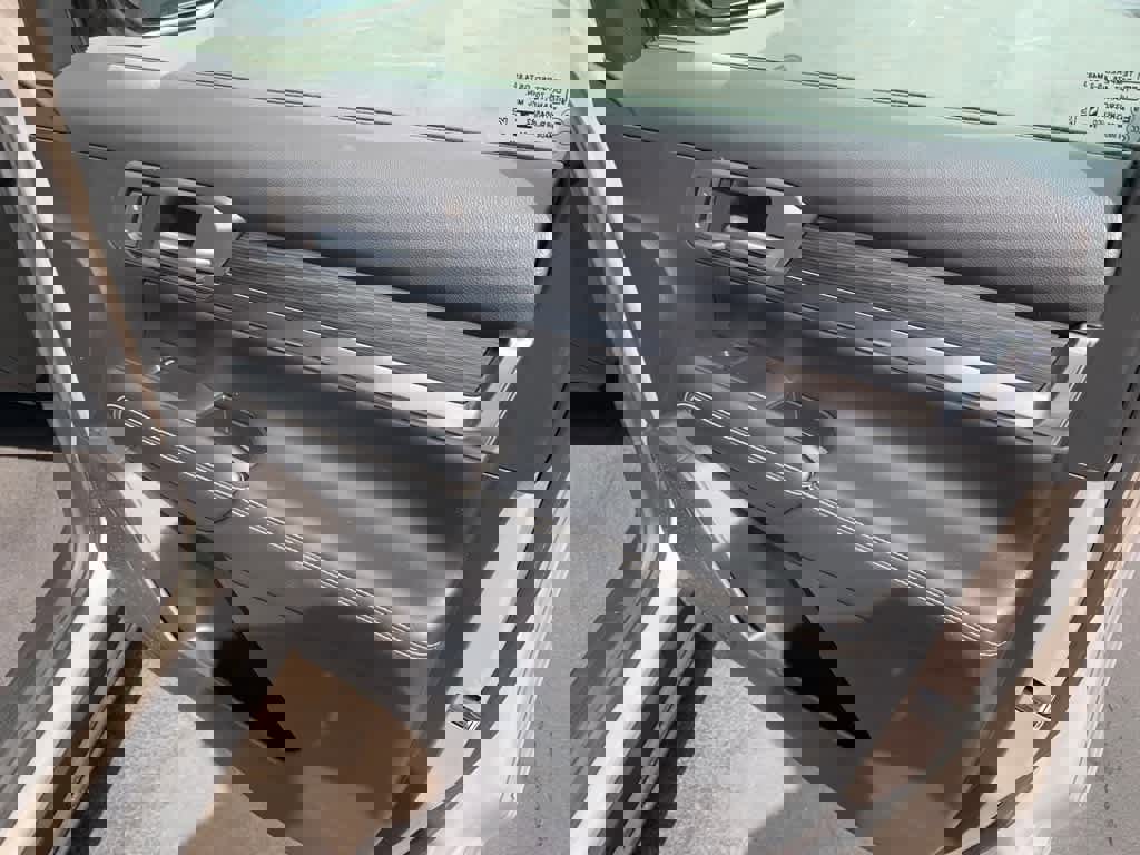 Used 2025 GMC Terrain Elevation image 16