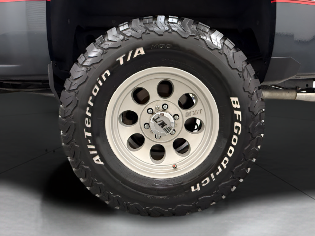 Used 2018 Chevrolet Silverado 1500 LT AWD/4WD image 30