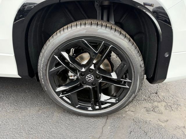 New 2026 Volkswagen Tiguan SE R-Line AWD/4WD image 6