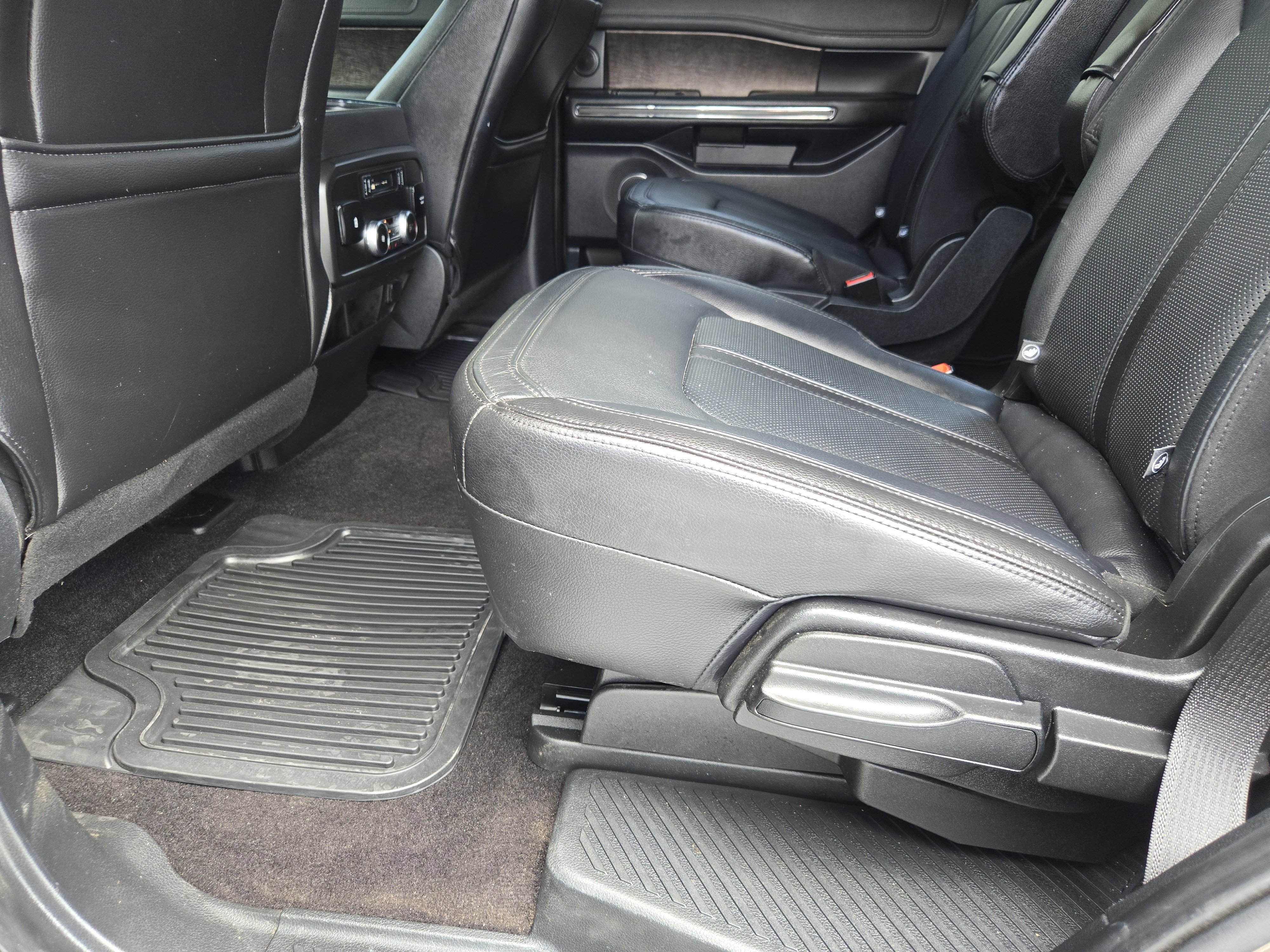 Used 2019 Ford Expedition Limited AWD/4WD image 32