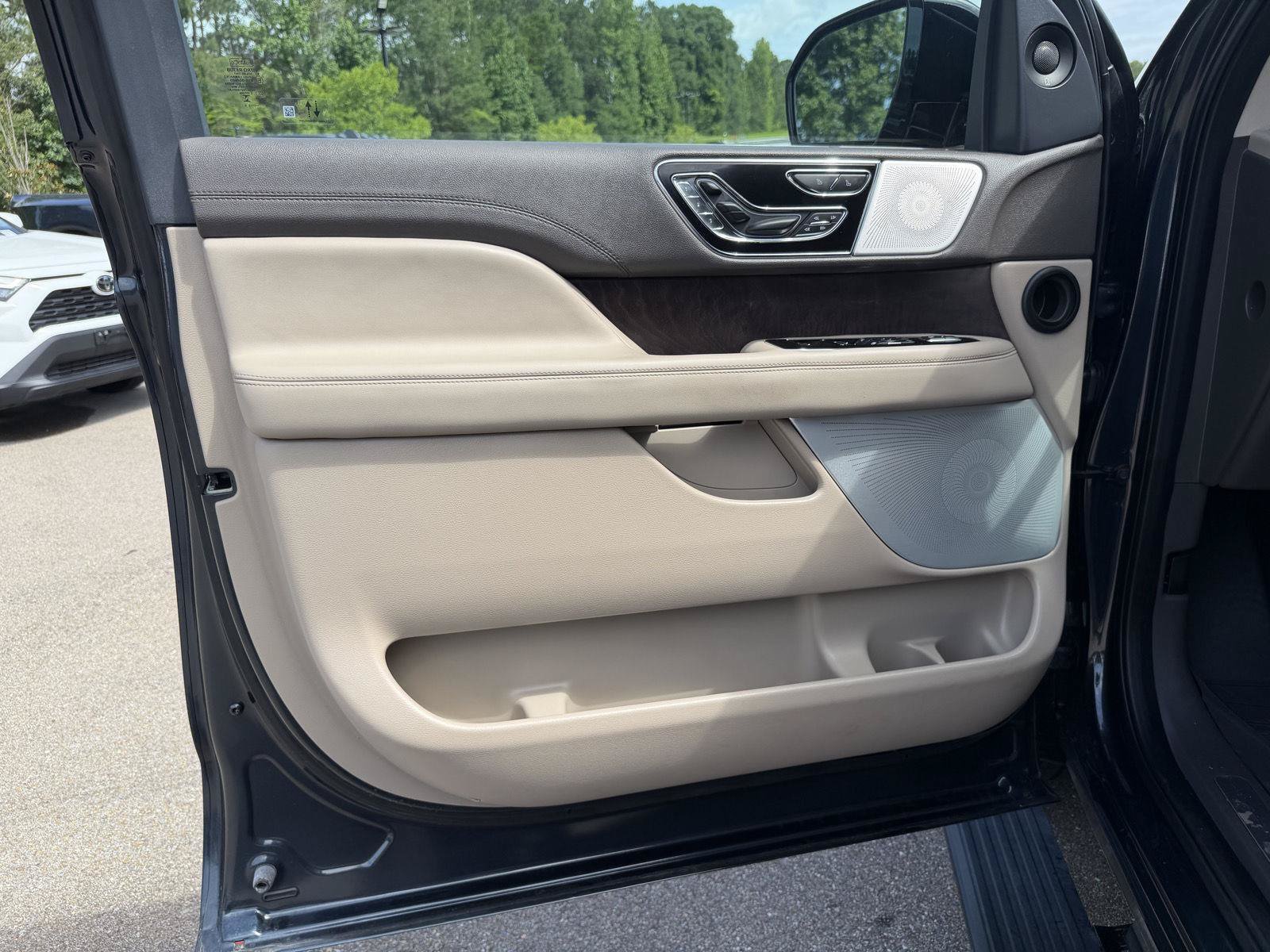 Used 2024 Lincoln Navigator L Reserve AWD/4WD image 15